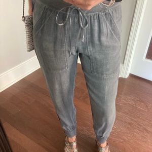 Cloth & stone gray cropped drawstring joggers. Size xs. NWT